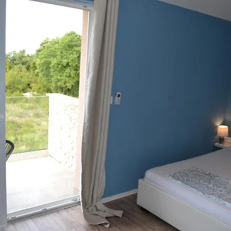 Gloria Blue 1 *