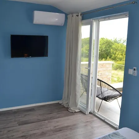 Gloria Blue 1 Malinska